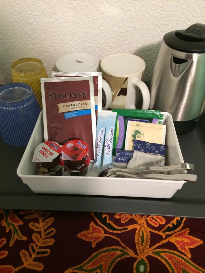 Bed and Breakfast Mona'S Sleep & Go Buren  Esterno foto