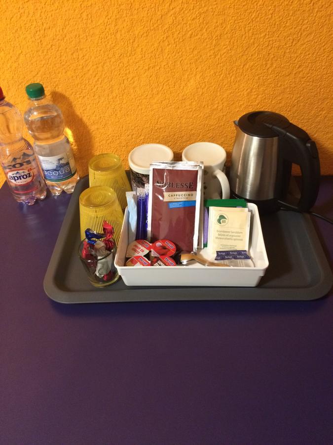 Bed and Breakfast Mona'S Sleep & Go Buren  Esterno foto