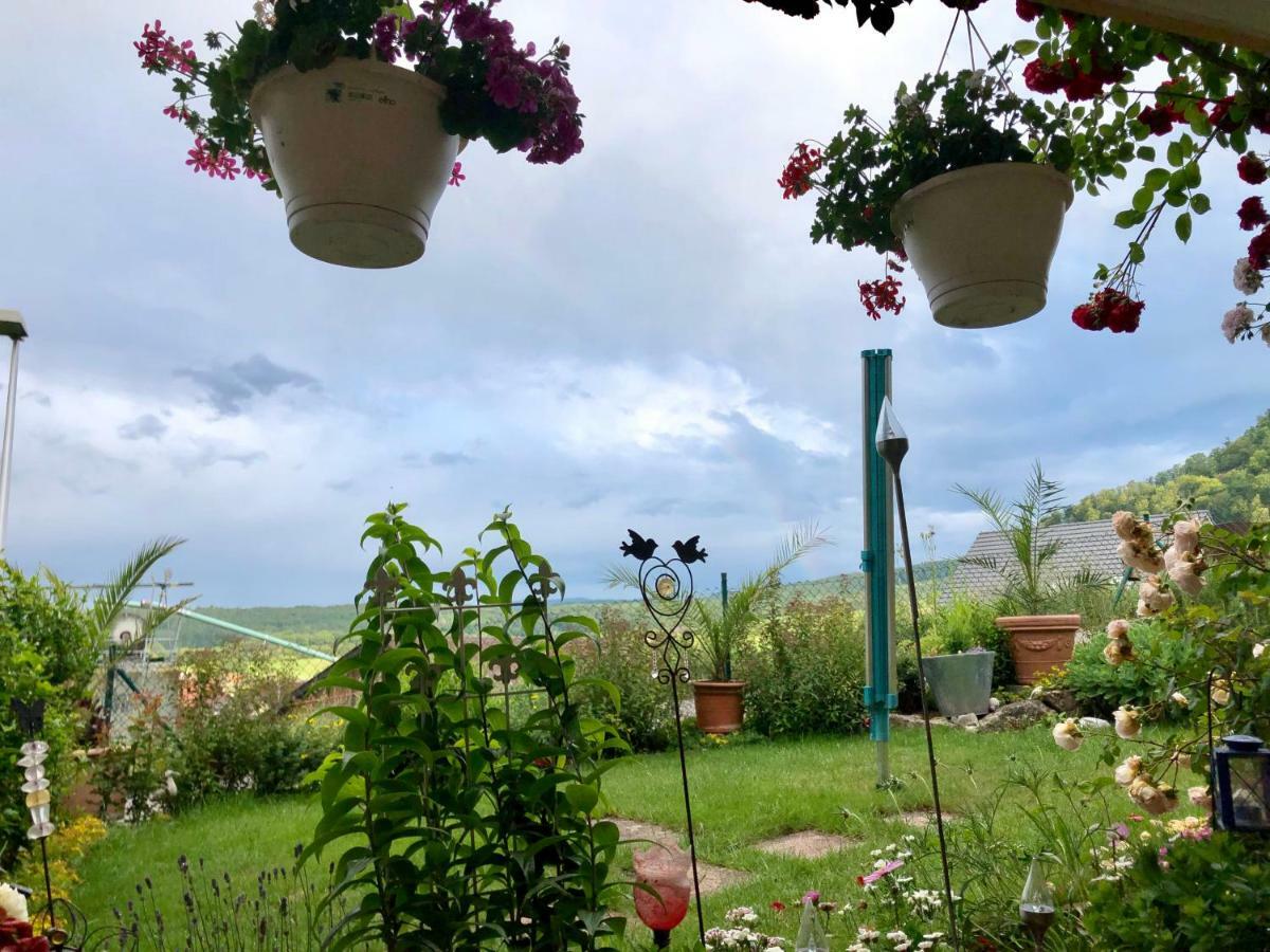 Bed and Breakfast Mona'S Sleep & Go Buren  Esterno foto
